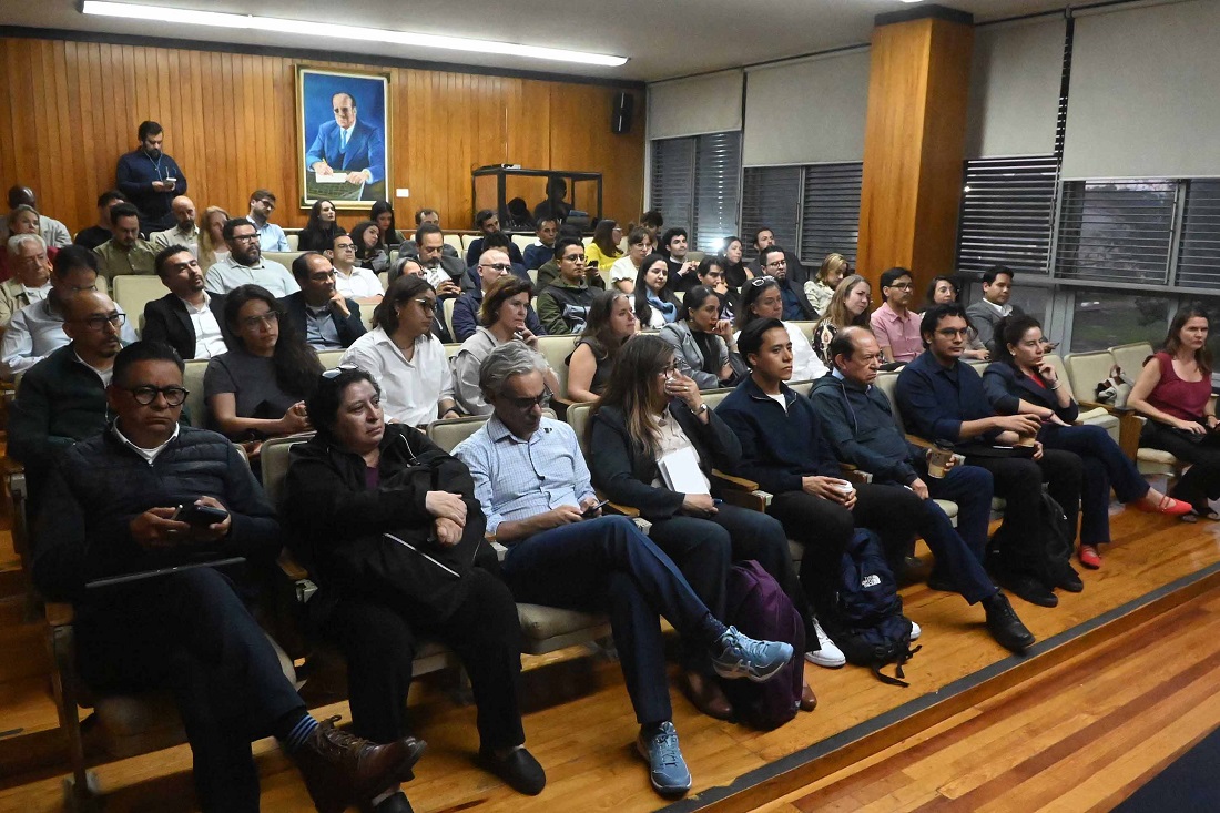 Especialistas debaten en la UNAM sobre política industrial, transición verde y democracia