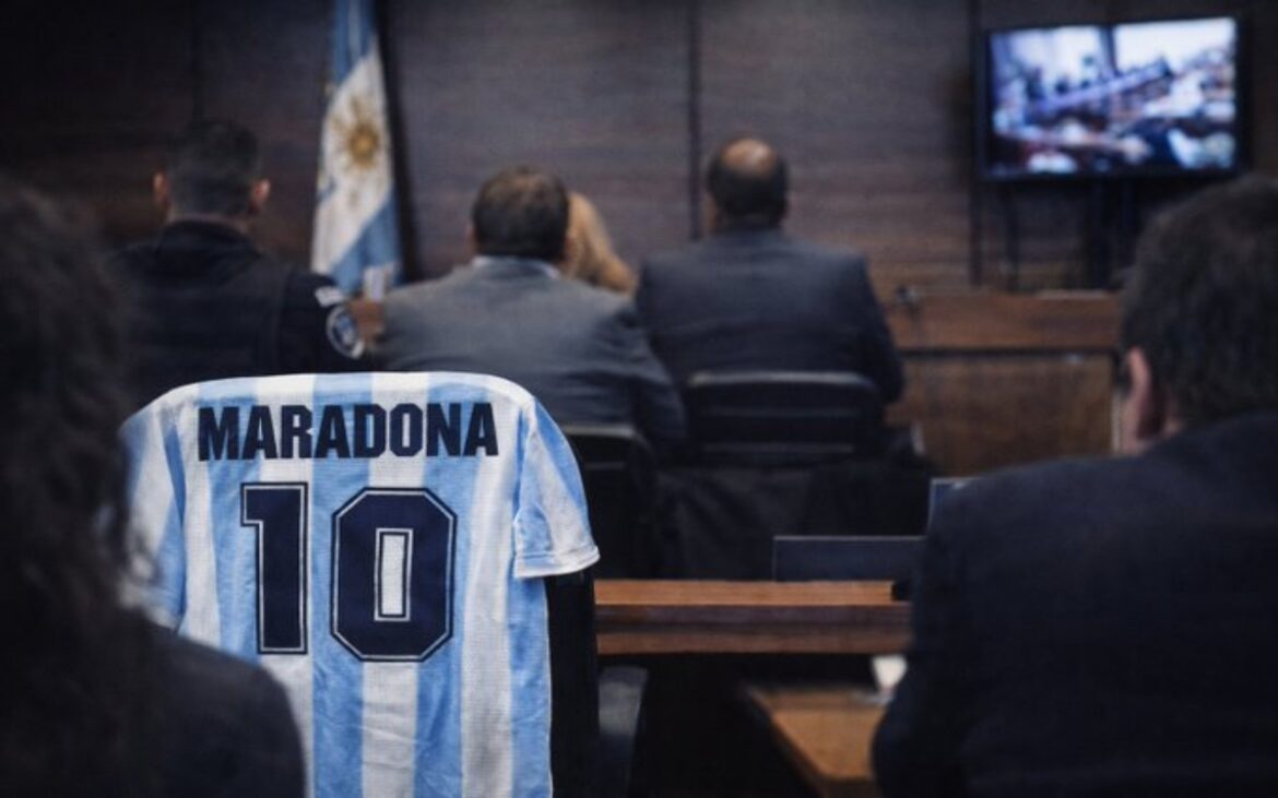En juicio por muerte de Maradona, enfermero advirtió falta de equipos para emergencias