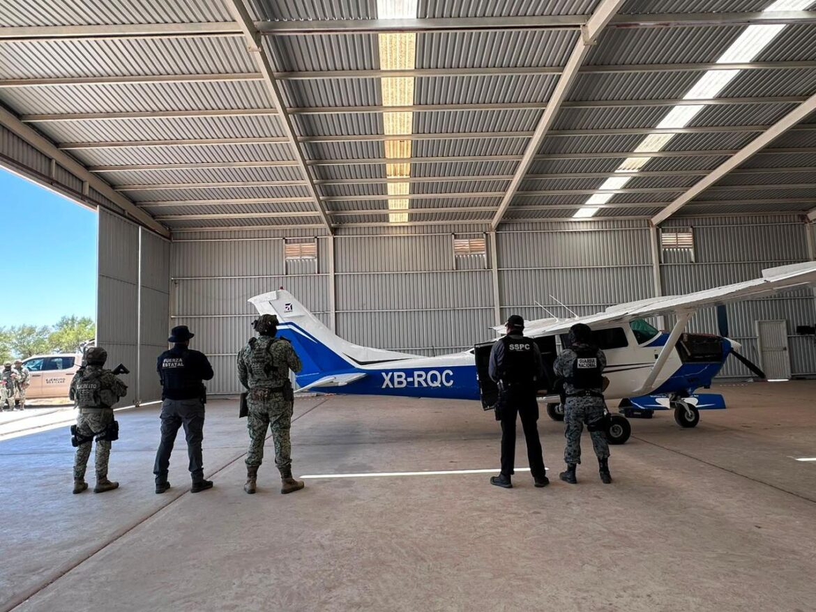 Desmantelan hangar y aseguran avioneta con cocaína en el Valle de Mexicali; incineran 300 kg de droga en Edomex
