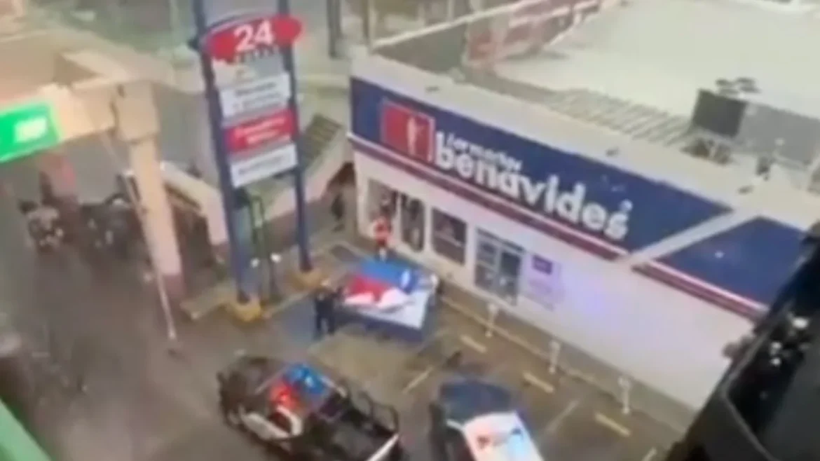 Mujer muere aplastada por anuncio panorámico que colapsó por lluvia y viento en San Nicolás