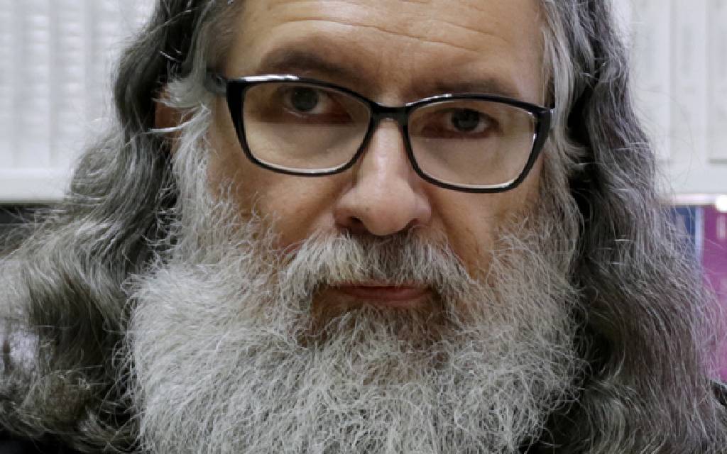 Gabriel Trujillo Muñoz reflexiona sobre su trayectoria poética y la publicación de ‘La gratitud del verano’