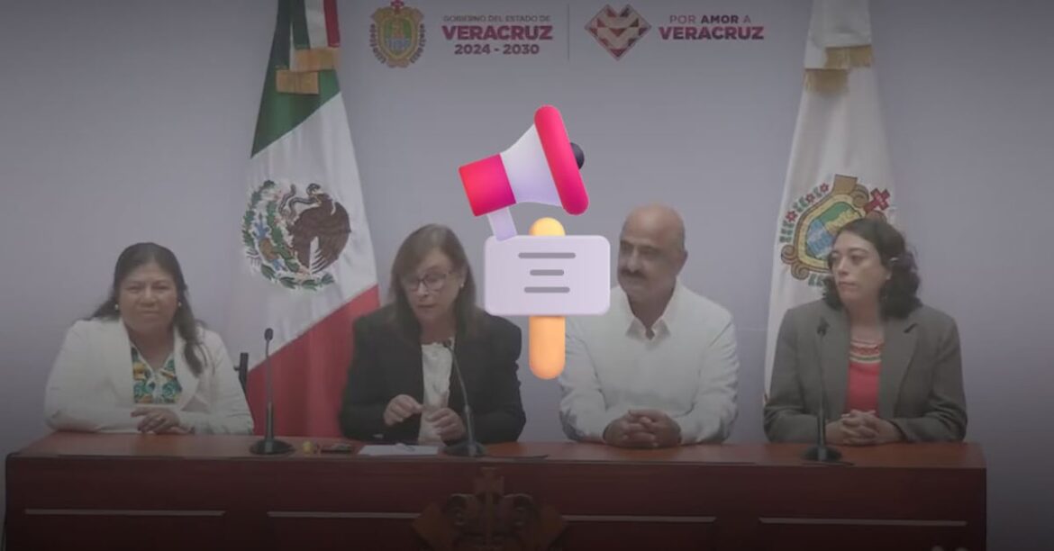 Maestros del SIMVE protestan durante conferencia de Rocío Nahle en Xalapa por despidos