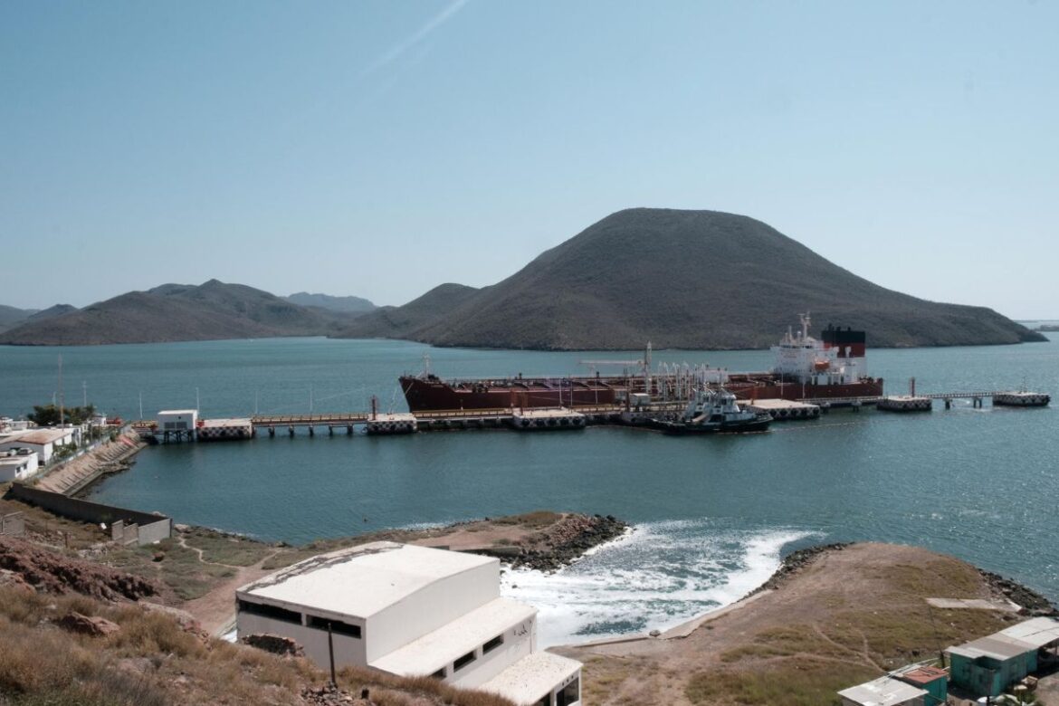 Clausuran accesos a planta de amoniaco en Topolobampo y exigen cancelación definitiva