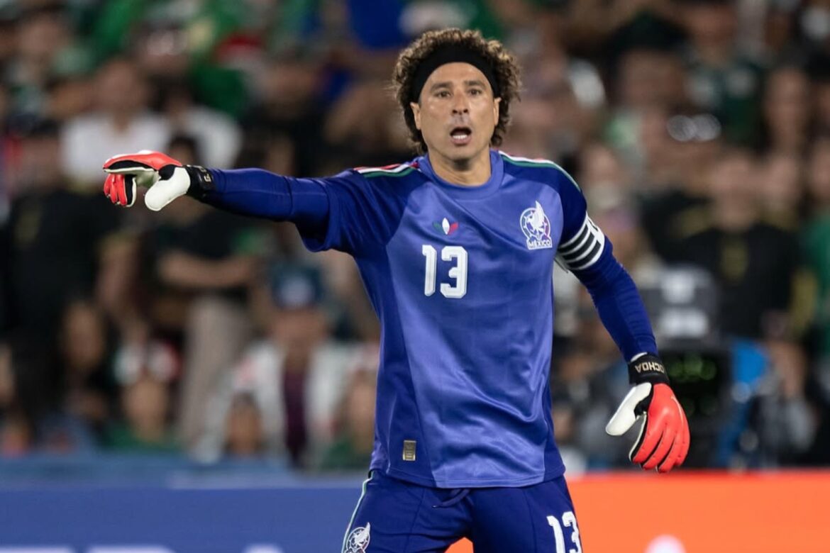 Guillermo Ochoa iguala a Messi y Cristiano Ronaldo con su sexta convocatoria mundialista