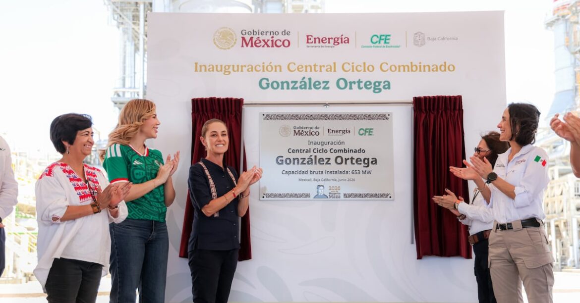 Inaugura Sheinbaum central eléctrica en Mexicali; anuncia subsidios y renovación de postes