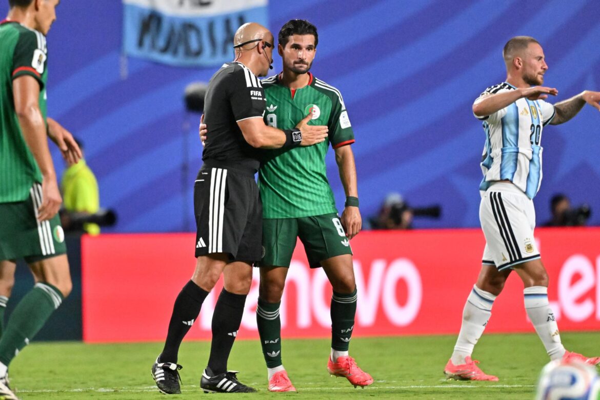 Argelia denuncia ante la FIFA arbitraje en partido contra Argentina