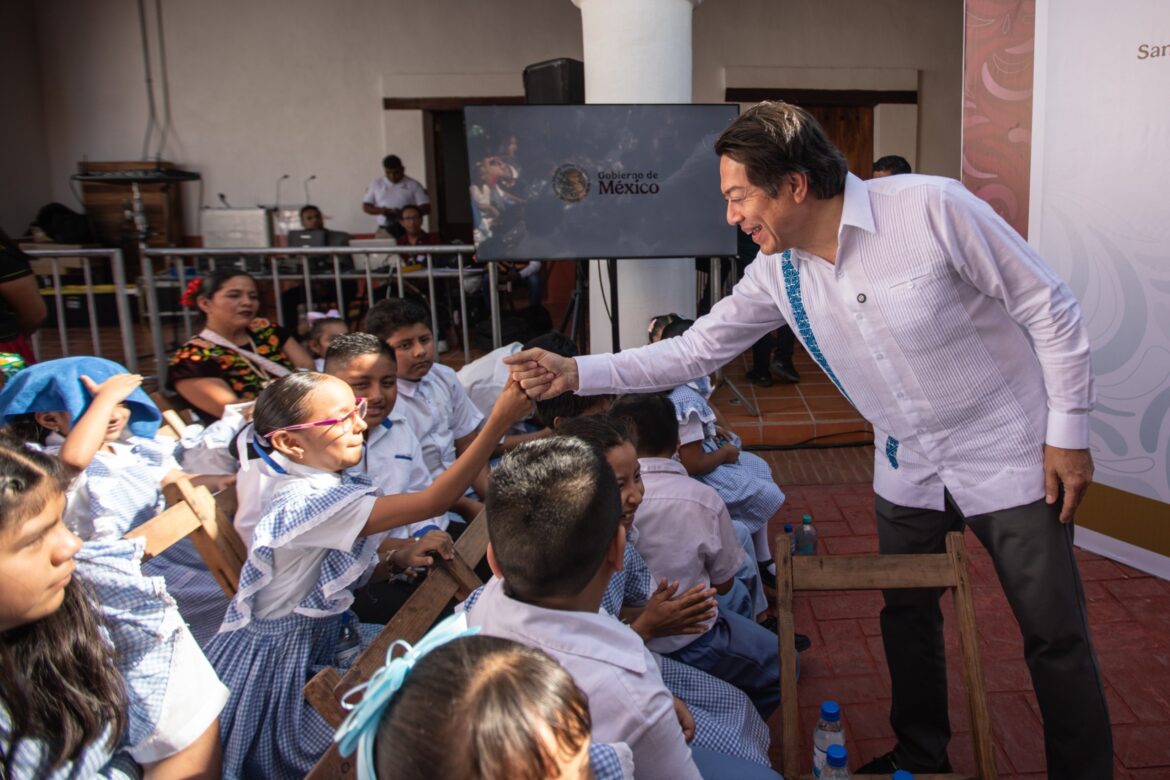 Destina SEP más de 2 mil 337 mdp para equipamiento educativo en Oaxaca