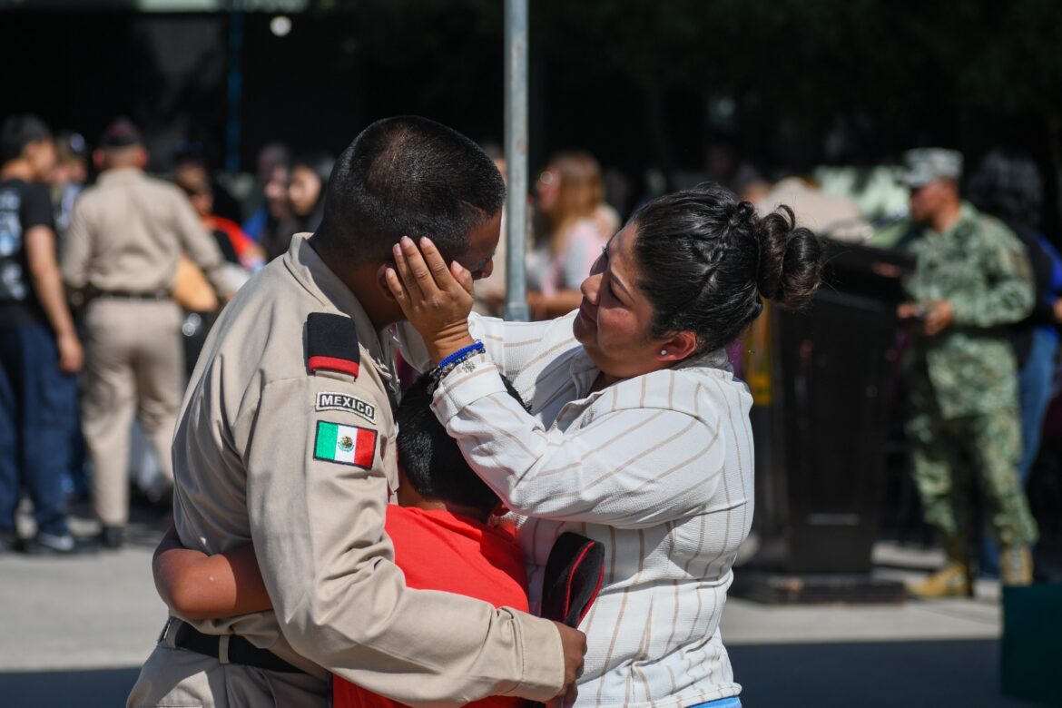 Inician 120 jóvenes adiestramiento militar de tres meses en Tijuana
