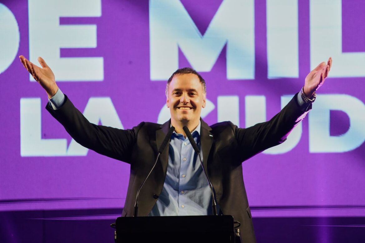Manuel Adorni admite omisión de 300.000 dólares en criptomonedas y gastos no declarados