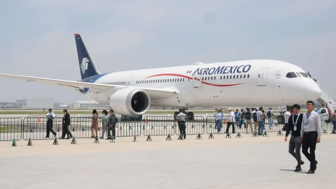 Acuerdo entre Aeroméxico y ASSA evita huelga de sobrecargos; aprueban aumento salarial de 4.16%