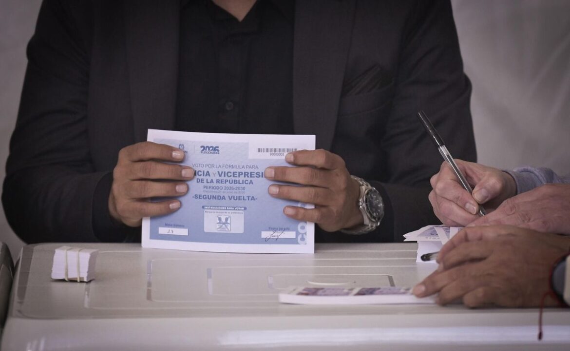 Colombia abre urnas para segunda vuelta presidencial entre De la Espriella y Cepeda