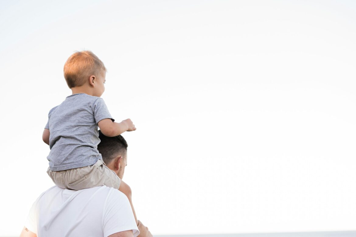Reflexión poética define la paternidad como un oficio de esperanza y sacrificio
