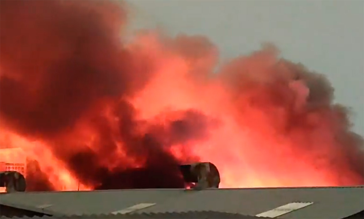 Incendio en bodega aledaña al Mercado de Jamaica en CDMX