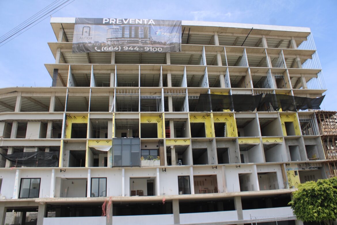 Vecinos de Los Olivos exigen frenar construcción por daños estructurales y clausuras ignoradas