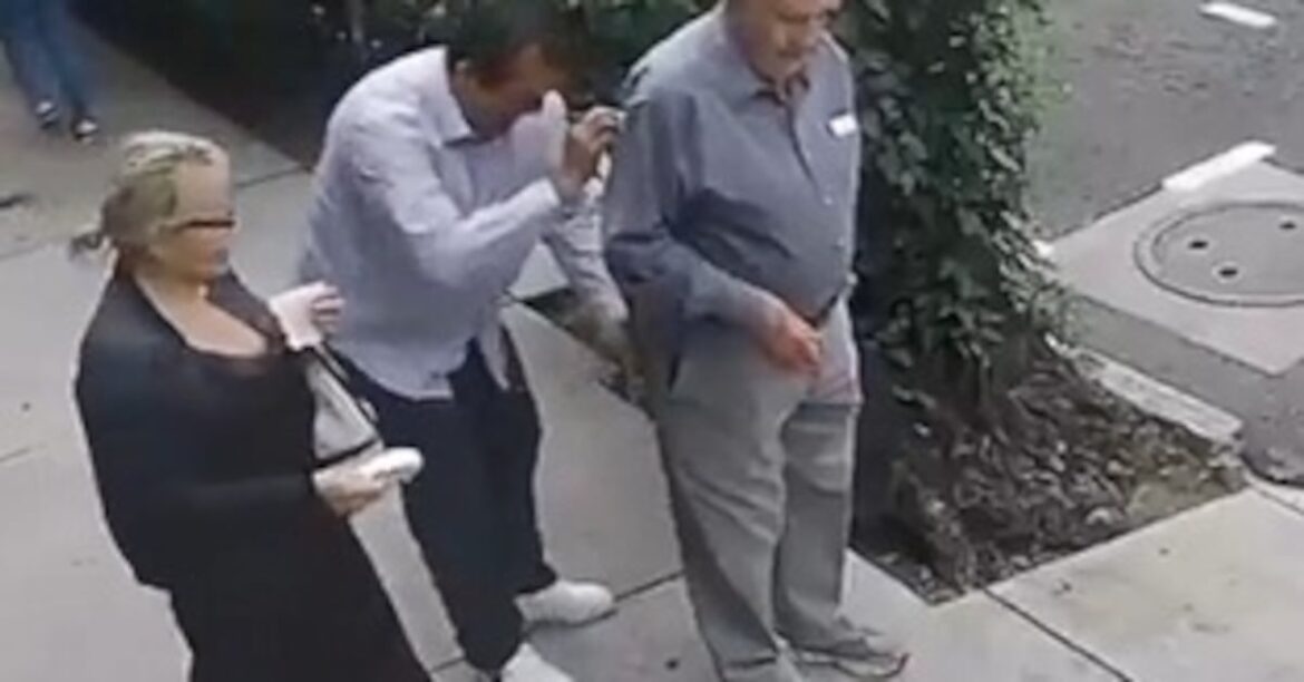 Cámaras captan robo a adulto mayor con técnica de ‘la mostaza’ en Benito Juárez