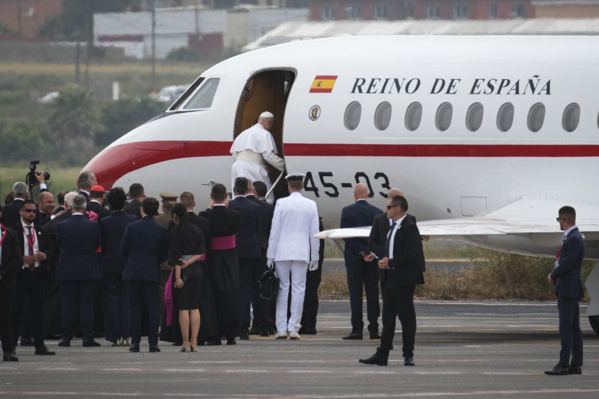 Papa León XIV regresa a Roma en avión militar español tras avería en Tenerife