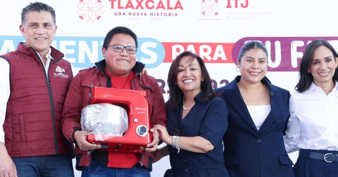 Entrega Lorena Cuéllar apoyos del programa ‘Herramientas para tu Futuro 2026’ a 360 jóvenes en Tlaxcala