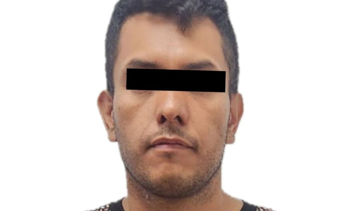 Se entrega hombre que retuvo a su familia en Tecámac tras exigir no ser detenido