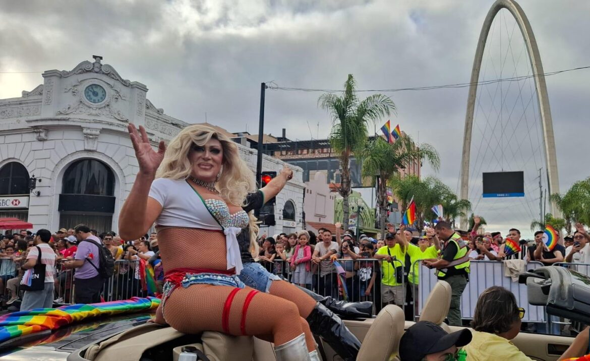 Marcha del Orgullo en Tijuana reúne a 4 mil personas y exige justicia por crímenes de odio