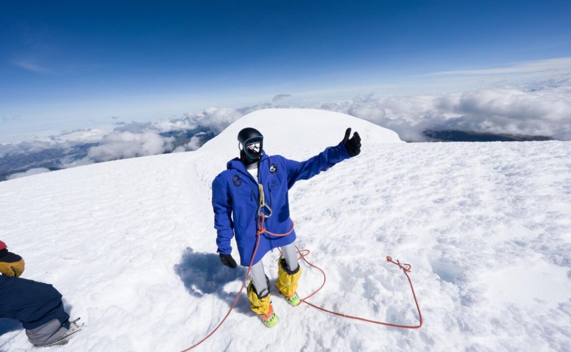 Evalúan permitir ascenso de robot humanoide chino al Everest para investigación