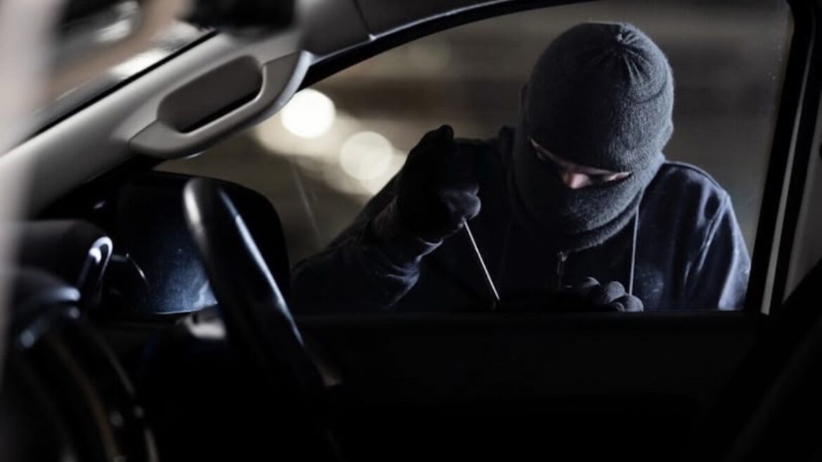 Acusan a 11 personas en Colorado de robar autos para cárteles en México