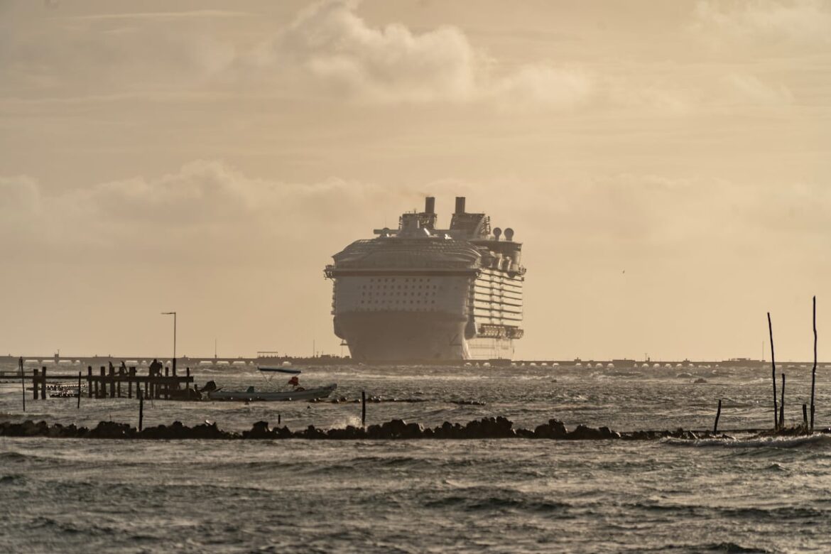 Académicos de la UNAM alertan sobre el modelo de cruceros en Quintana Roo: oligopolio y daño ambiental
