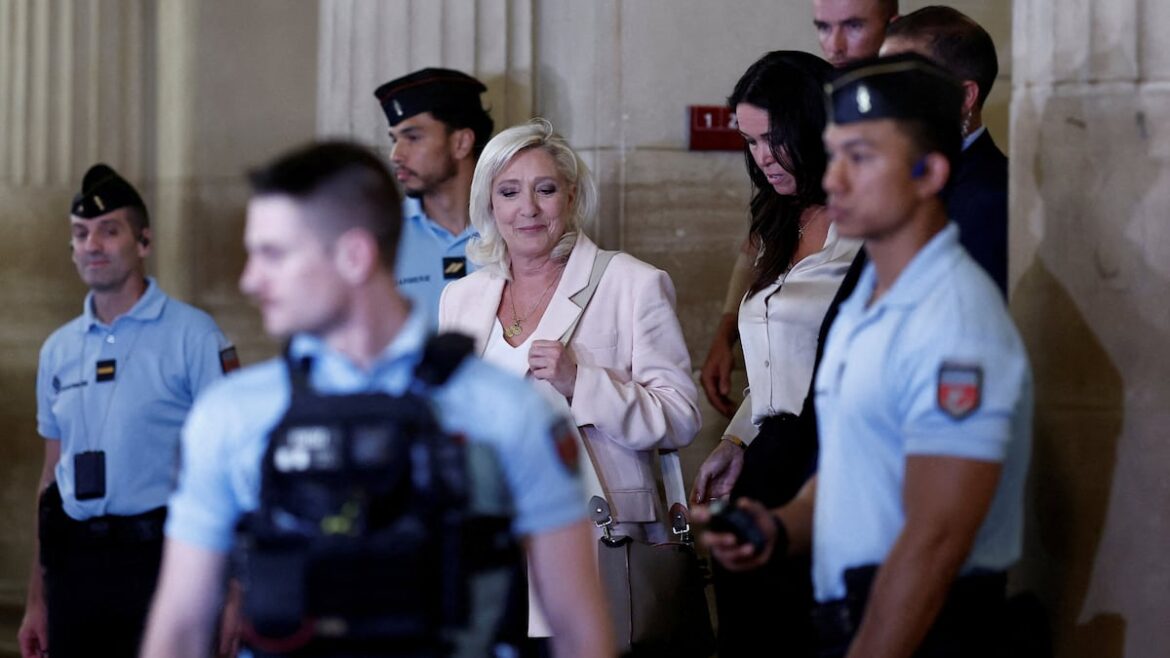 Tribunal de París rebaja inhabilitación a Marine Le Pen y permite su candidatura en 2027