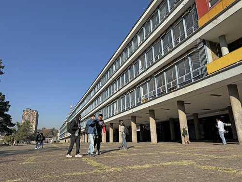 Estudiantes de la ENP-UNAM denuncian carencias pese a inversiones millonarias reportadas