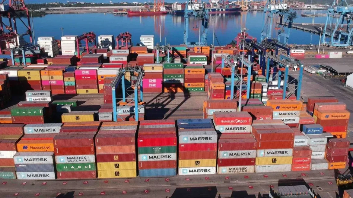 México registra superávit comercial de 4,090 millones de dólares en junio impulsado por exportaciones a Estados Unidos