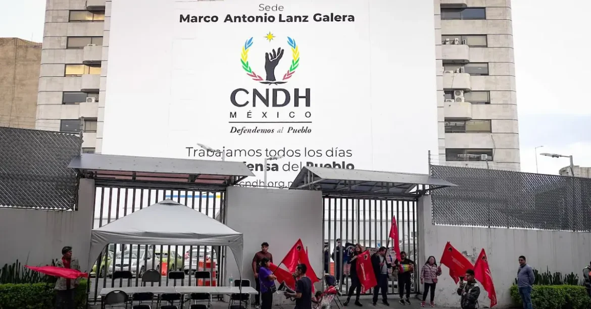 CNDH niega exonerar al Ejército en caso Ayotzinapa y califica críticas de campaña de desacreditación