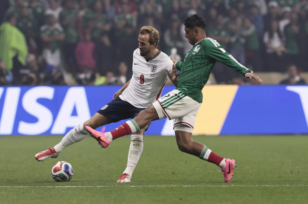 FA estudia amistoso en Wembley tras la eliminación de México; Quansah sancionado dos partidos