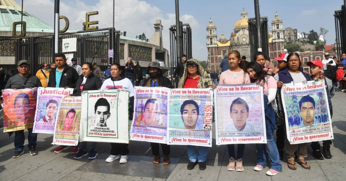 Padres de Ayotzinapa rechazan recomendación de la CNDH por exonerar al Ejército