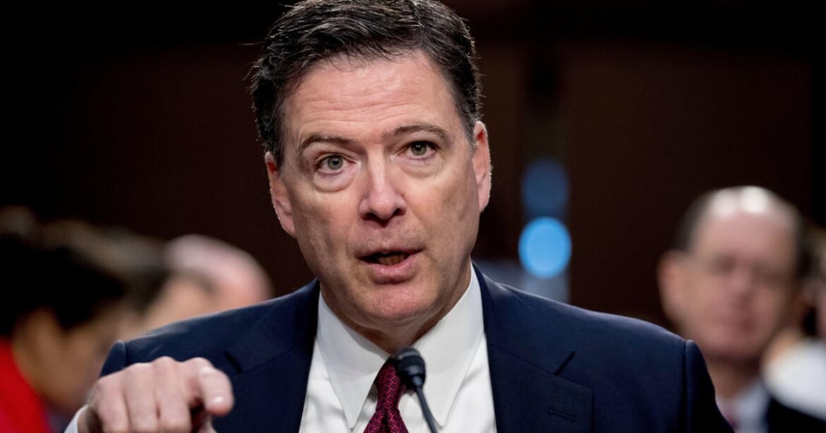 James Comey solicita desestimar cargos federales por foto de conchas marinas