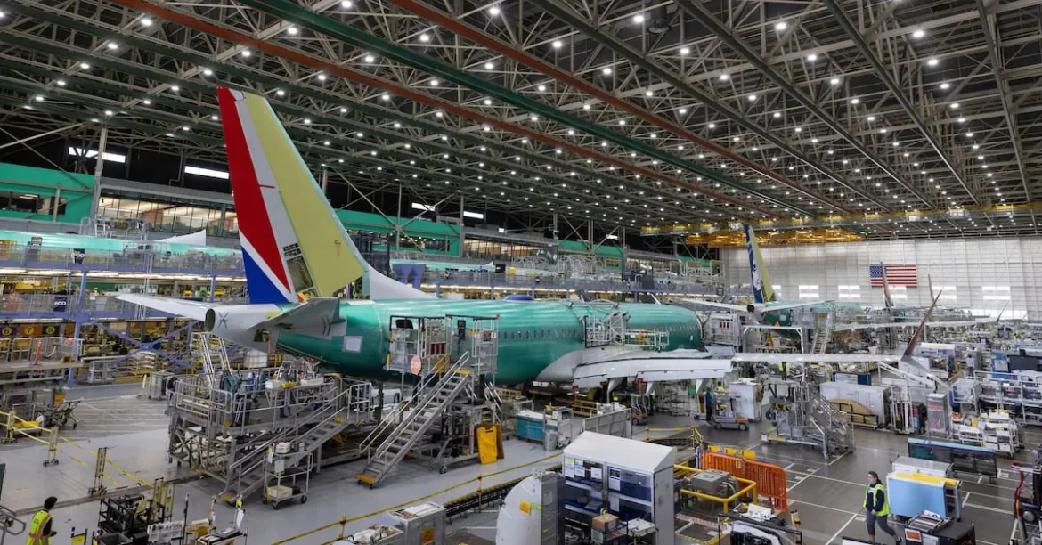 FAA alerta por instalación incorrecta de asientos en 453 aviones Boeing 737 MAX