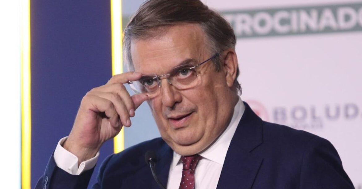 Ebrard descarta renuncia y viaja a Washington para revisar el T-MEC; UBS proyecta peso fuerte