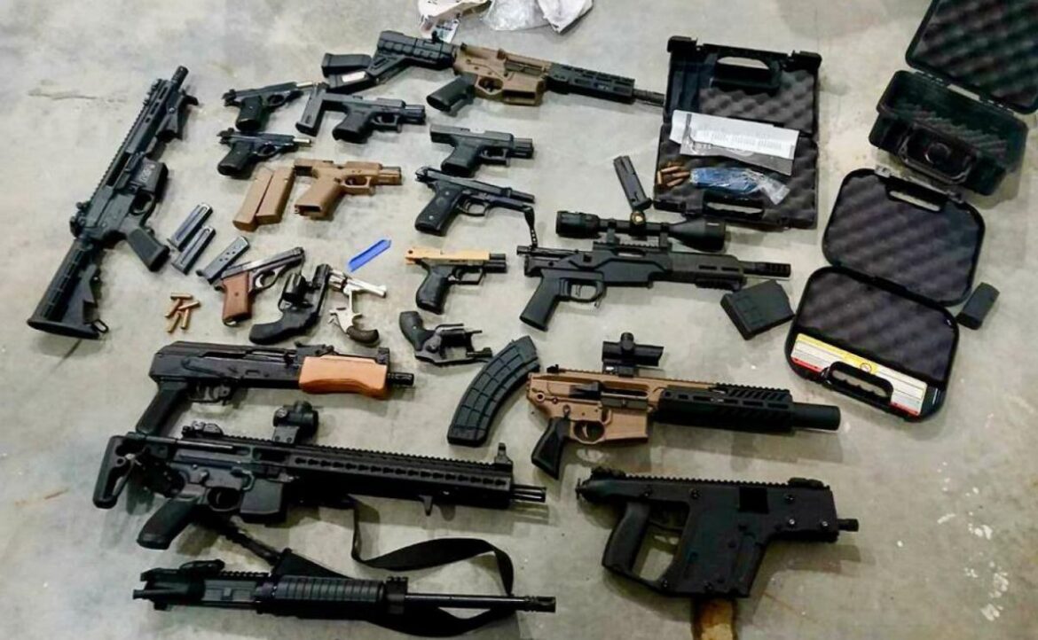 Decomisan cargamento de armas con destino a México