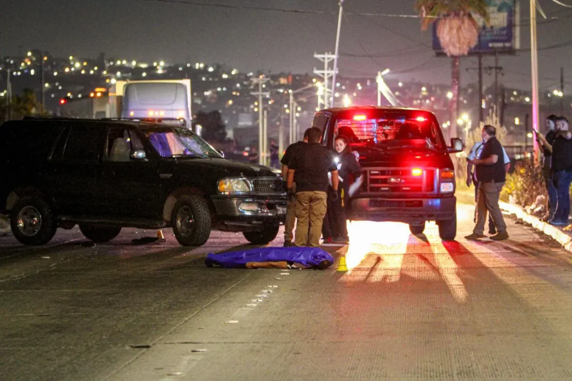Hombre muere atropellado en Vía Rápida Poniente de Tijuana; conductor detenido
