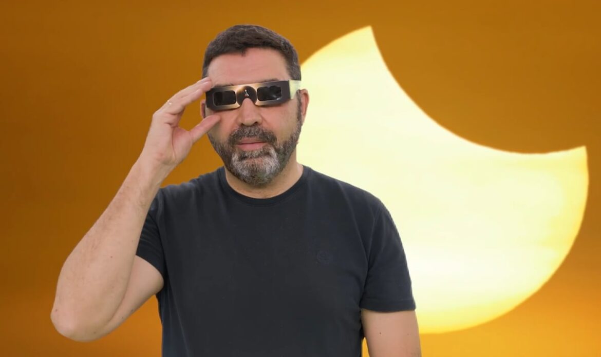 El Gobierno y la ONCE reparten dos millones de gafas gratuitas para observar el eclipse en España