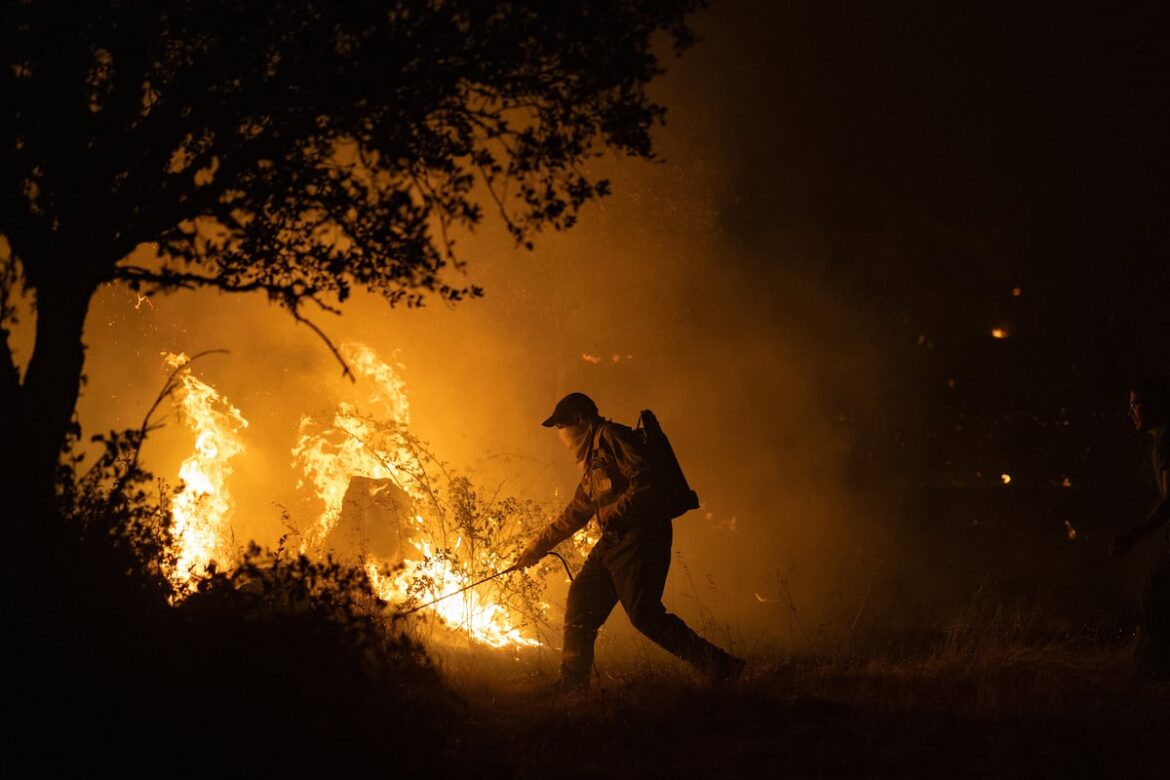 Nueve incendios activos, cinco de nivel máximo, asedian Castilla y León