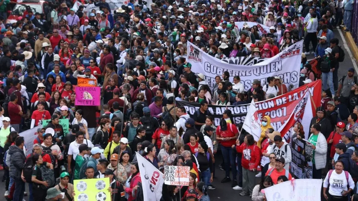 Aspirantes a la UNAM marchan por transparencia; la universidad anuncia revisión del proceso