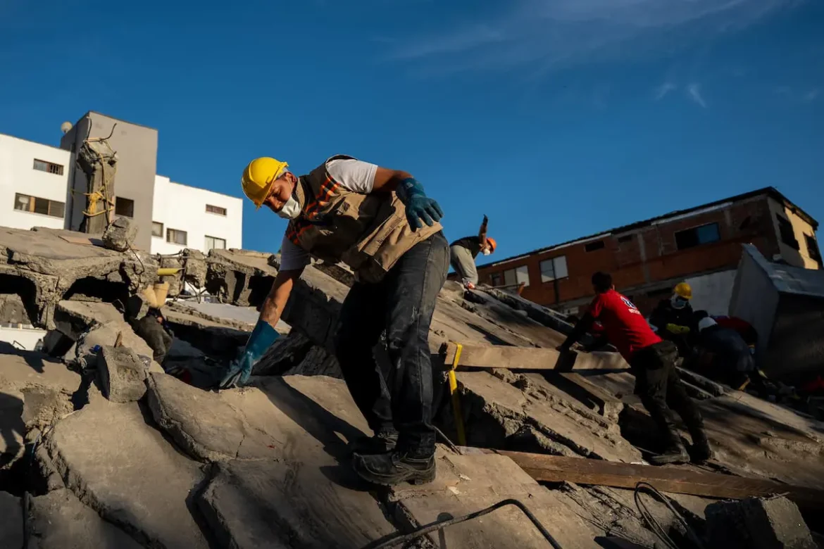 Video en vivo: Labores de rescate tras el sismo en Colombia