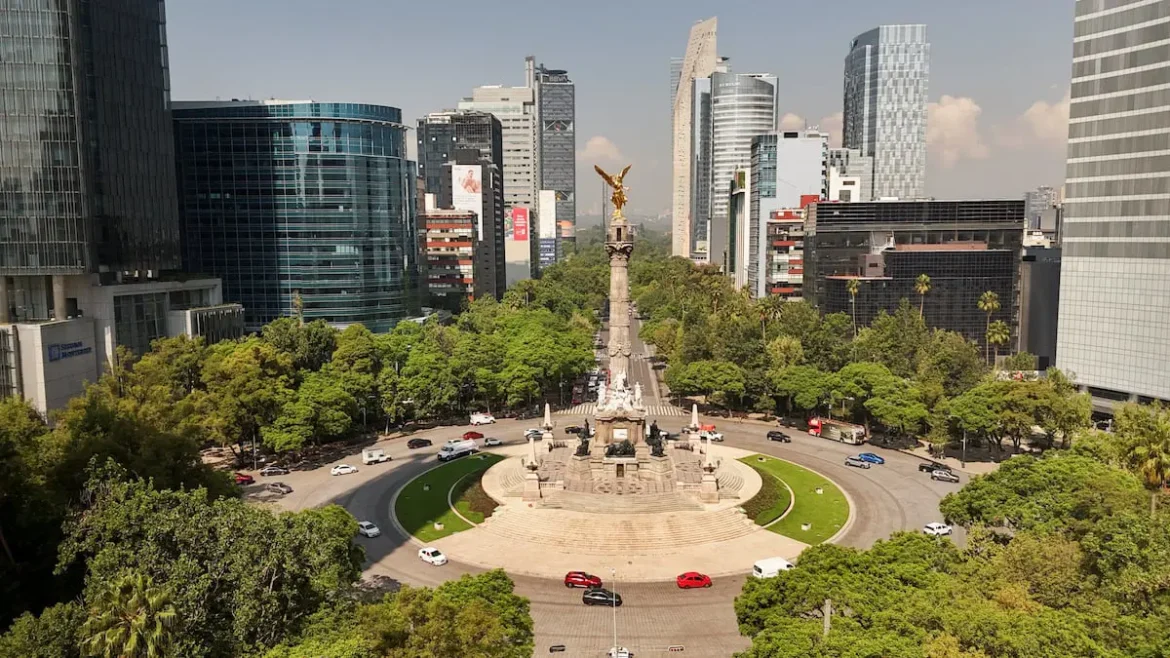 Detienen a persona por intentar cobrar cheque falso de 420,000 pesos en CDMX
