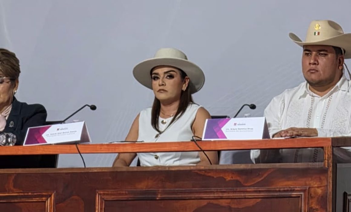Grecia Quiroz abre la puerta a relación con partidos políticos en su segundo Informe
