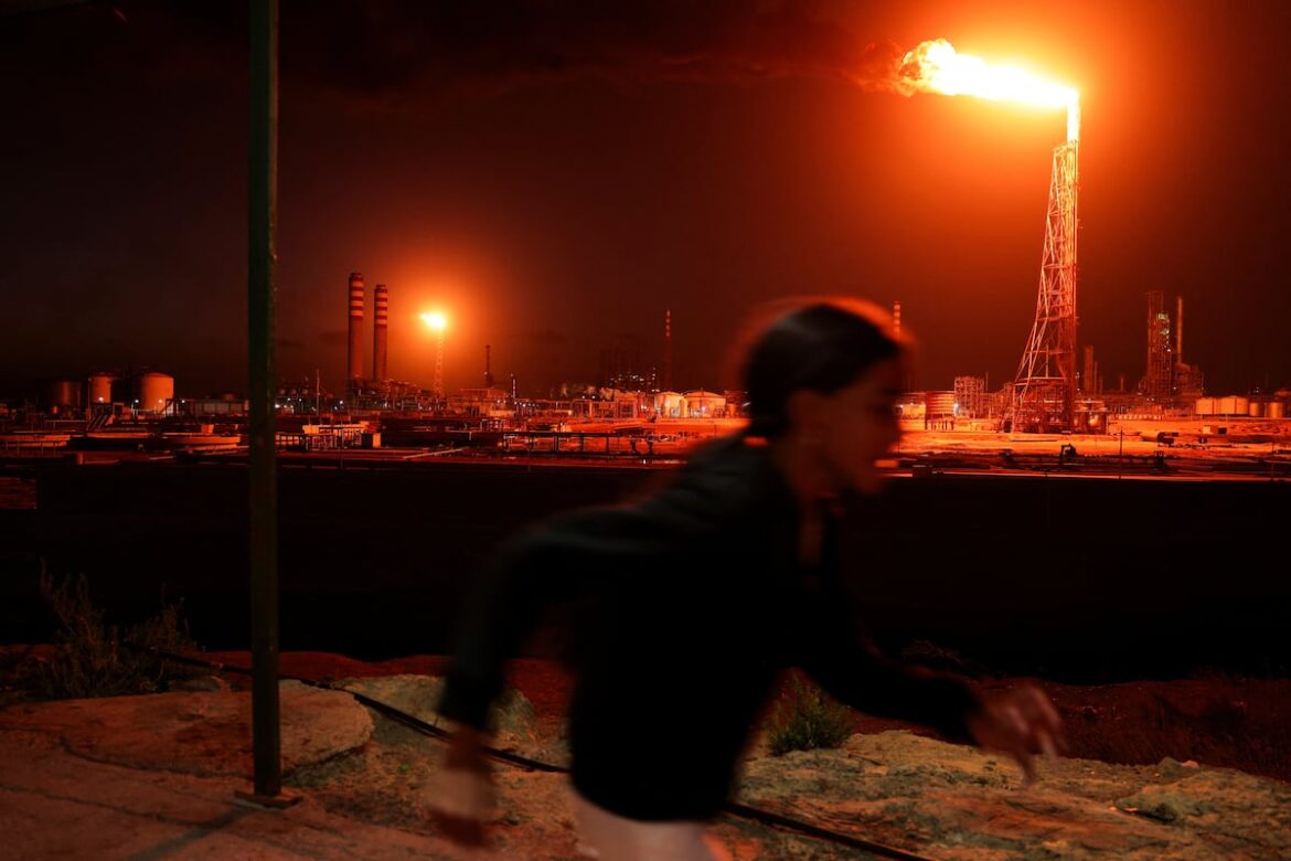 Venezuela enfrenta la paradoja de recuperar el petróleo sin haber recuperado su sistema educativo