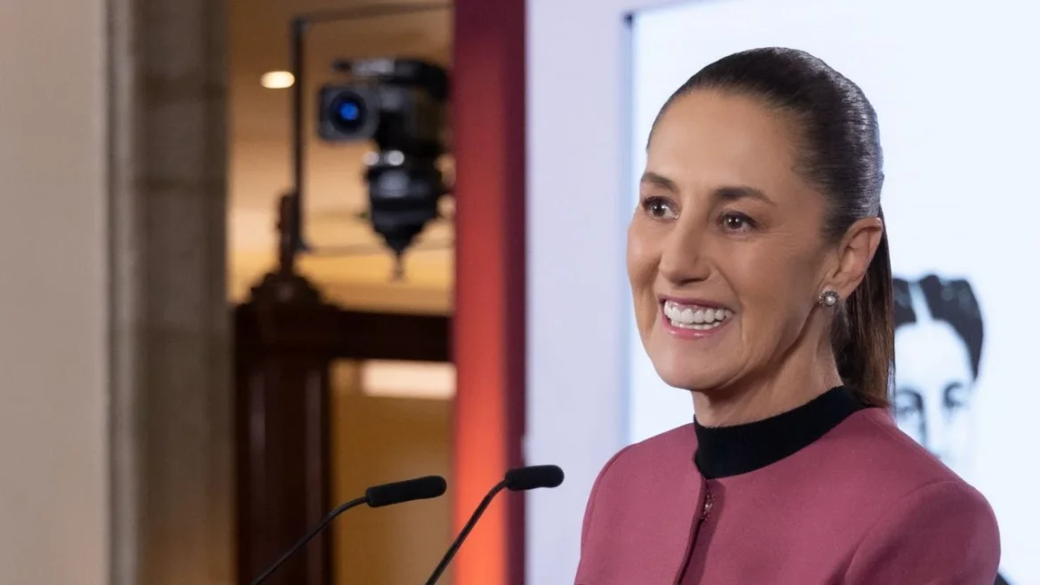 Sheinbaum debate con expertos impacto de redes sociales en menores y anuncia obras en Oaxaca