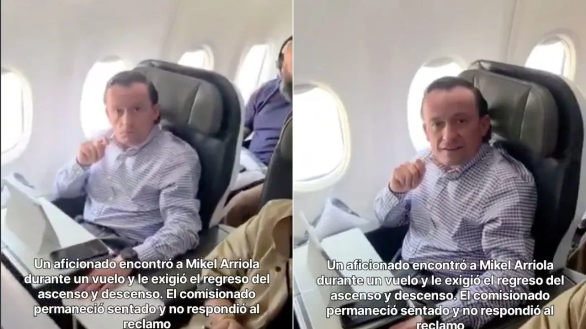 Aficionado encara a Mikel Arriola en vuelo y exige regreso del ascenso