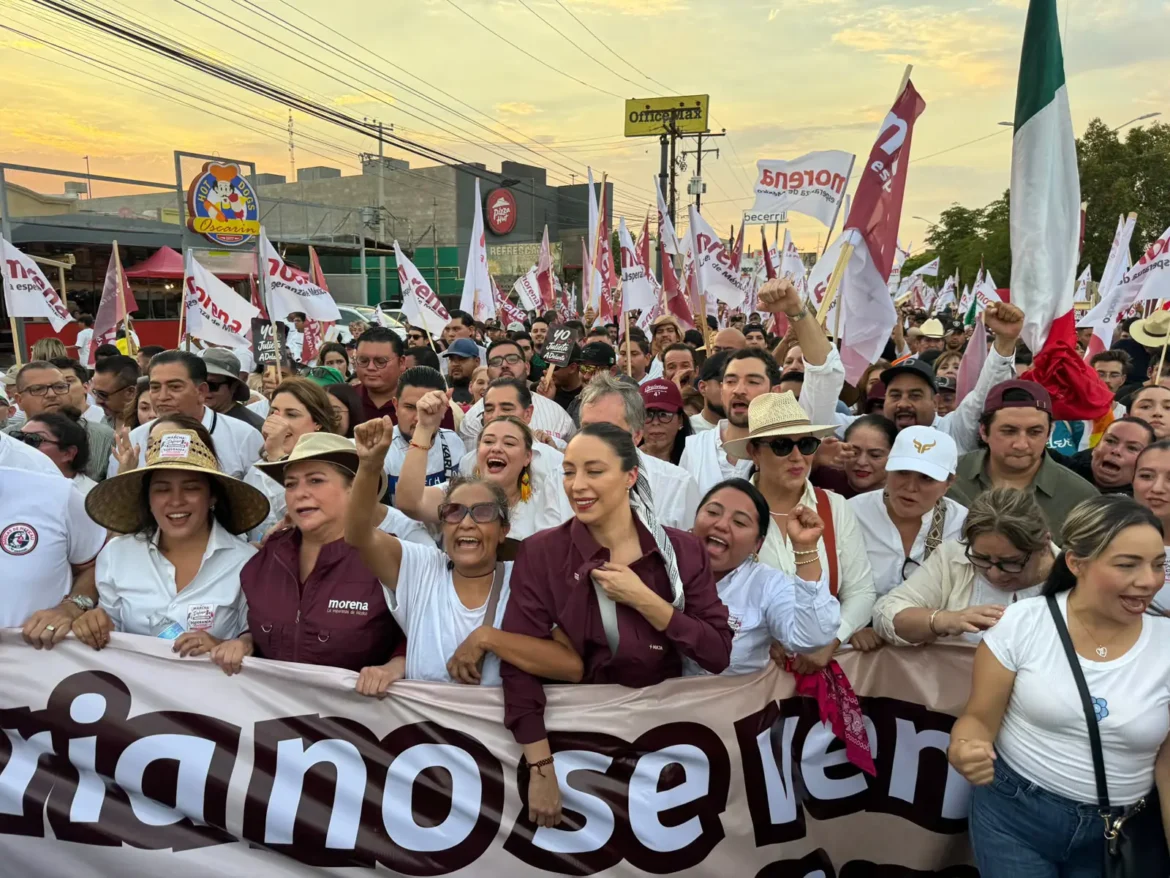 Funcionarios y ciudadanos marchan en Mexicali bajo calor extremo en respaldo a Sheinbaum