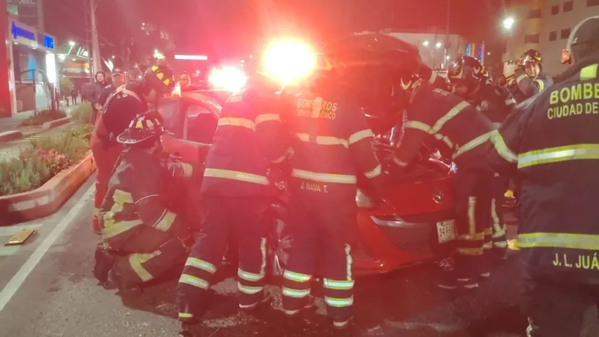 Dos volcaduras y dos choques movilizan a servicios de emergencia en CDMX