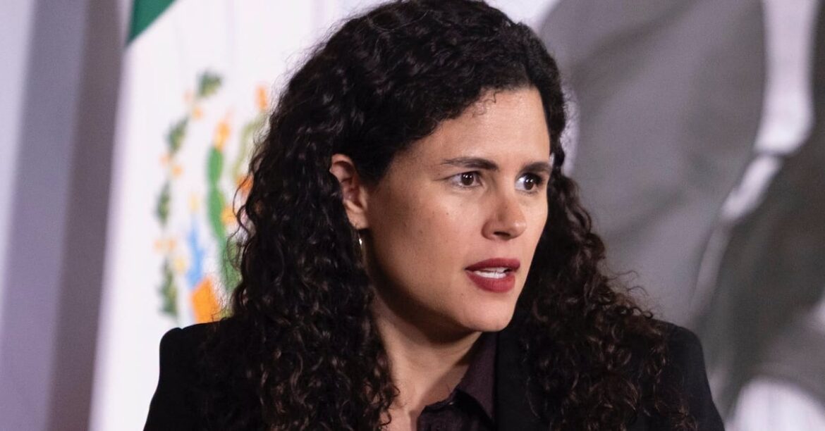 Luisa Alcalde niega lista negra de periodistas y atribuye percepción al ecosistema digital