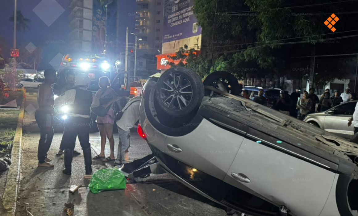 Volcadura en Acapulco deja tres lesionados; testigos señalan exceso de velocidad y ebriedad